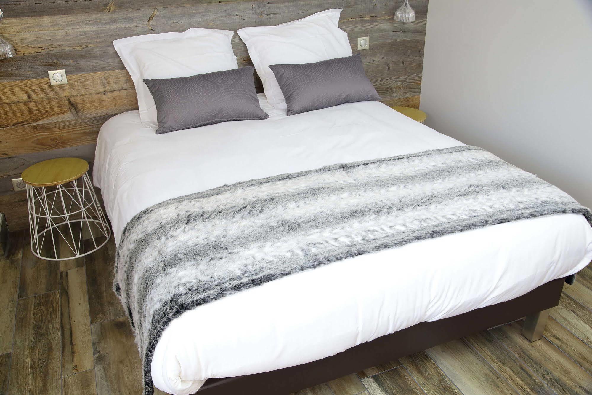Hotel Le Paradis Des Loups Giromagny ภายนอก รูปภาพ