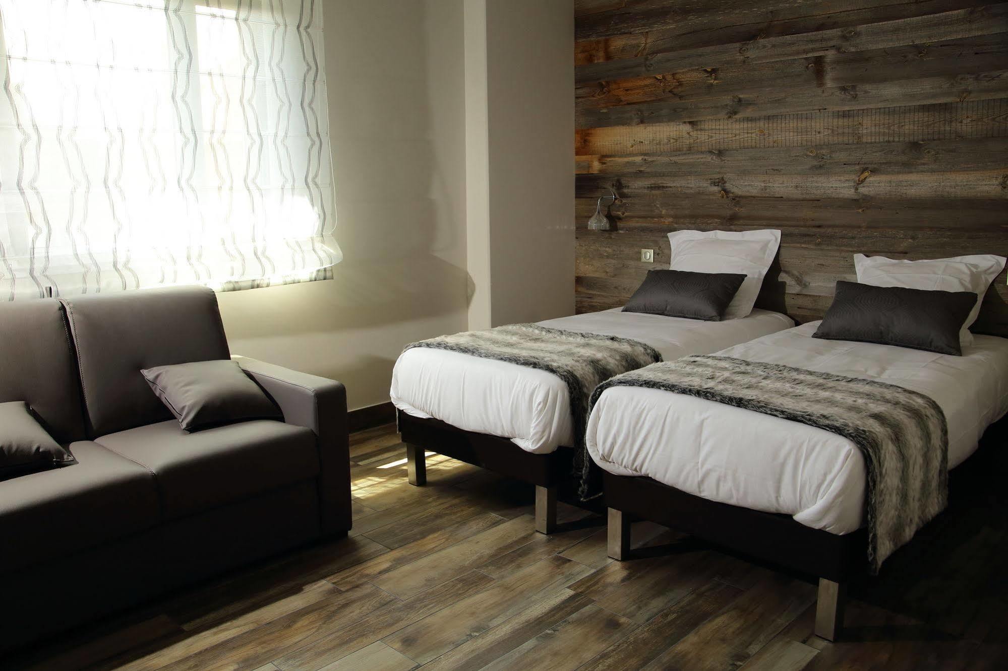 Hotel Le Paradis Des Loups Giromagny ภายนอก รูปภาพ