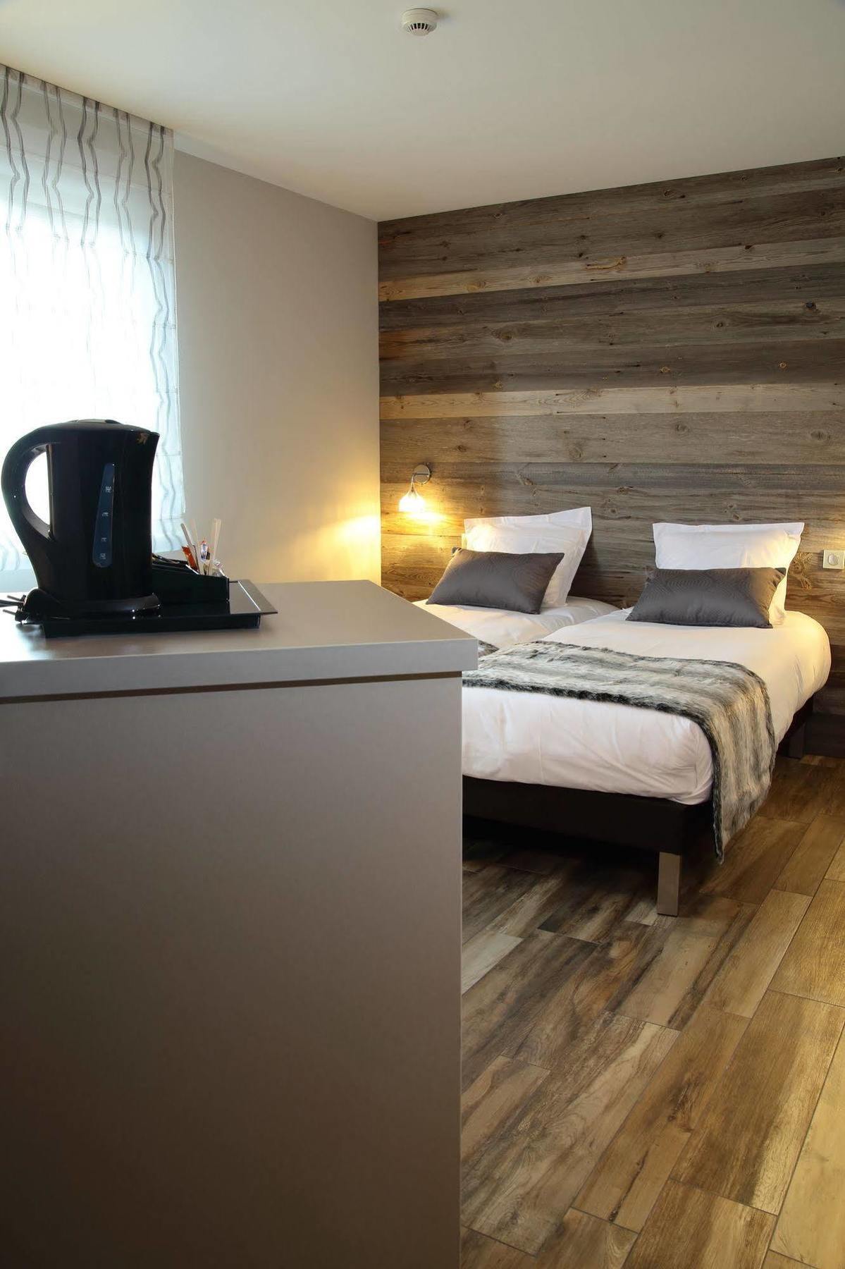 Hotel Le Paradis Des Loups Giromagny ภายนอก รูปภาพ